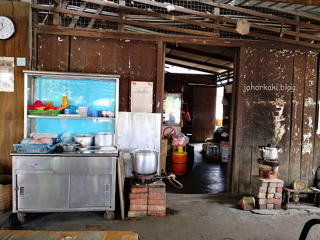 Famous Curry Laksa inwards Pekan Nanas 李国旗叻沙 Famous-Curry-Laksa-Pekan-Nanas-李国旗叻沙