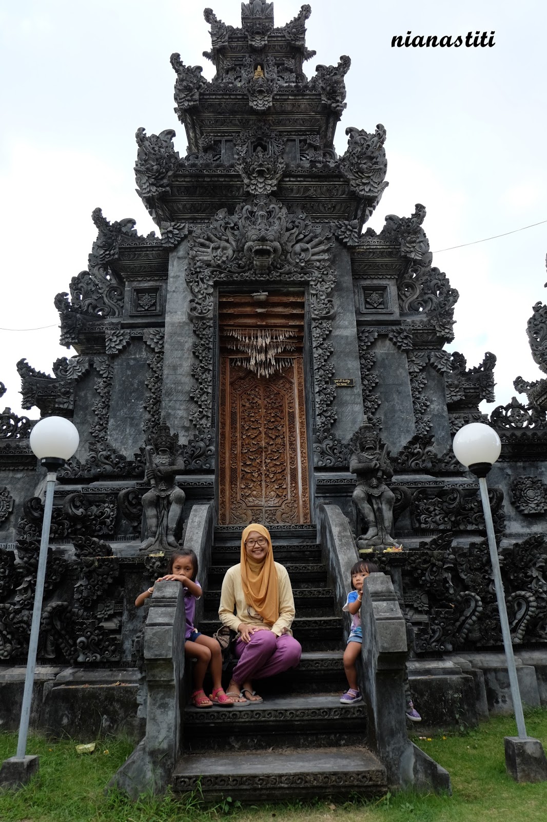 Berkunjung ke Tempat Ibadah 5 Agama di Puja Mandala ...