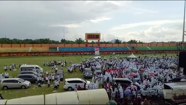 Rumput Rusak, Supporter Madura Bersatu Sesalkan Kampanye 01 di Stadion Pamekasan Rumput Rusak, Supporter Madura Bersatu Sesalkan Kampanye 01 di Stadion Pamekasan