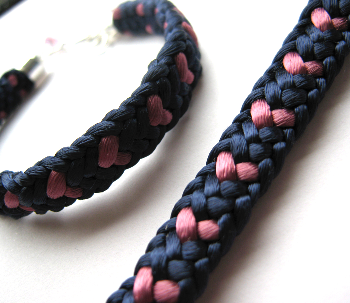 life-of-linuz-kumihimo-tutorial-flat-braid-with-hearts