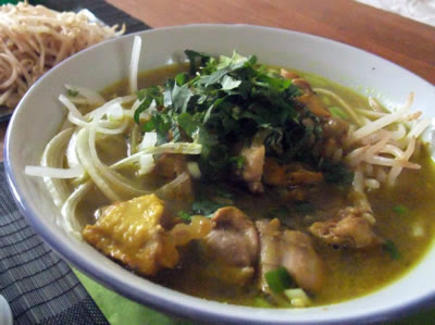 bouillon de la soupe vietnamienne de curry de poulet jaune