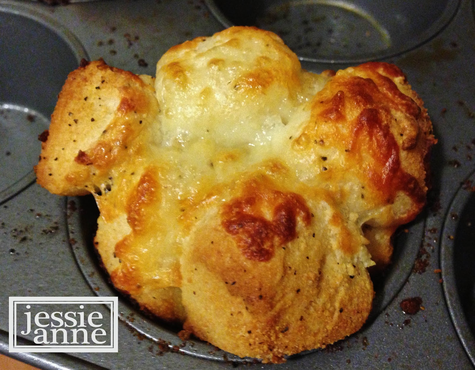 Everday with Jessie Anne Garlic Cheese Monkey Bread