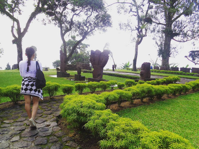 cewek di candi sukuh foto cewek di candi sukuh