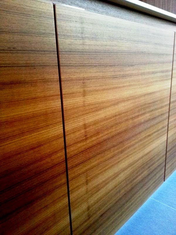 AITIM INFORMA: Manchas en frentes de armario de unos muebles de cocina