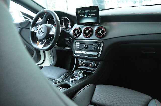 Hệ thống điều khiển vận hành Mercedes AMG CLA 45 4MATIC Mercedes AMG CLA 45 4MATIC vận hành mạnh mẽ nhưng rất an toàn