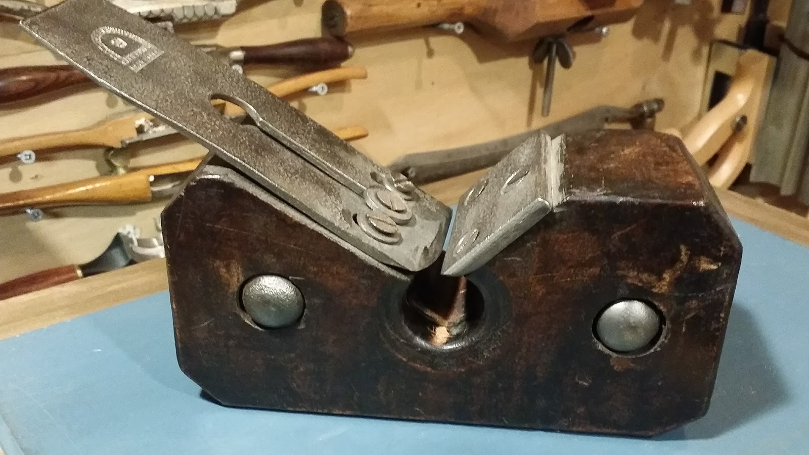 Using a Trapping Plane and The Stanley 77 Dowel Maker to Make a Tapered