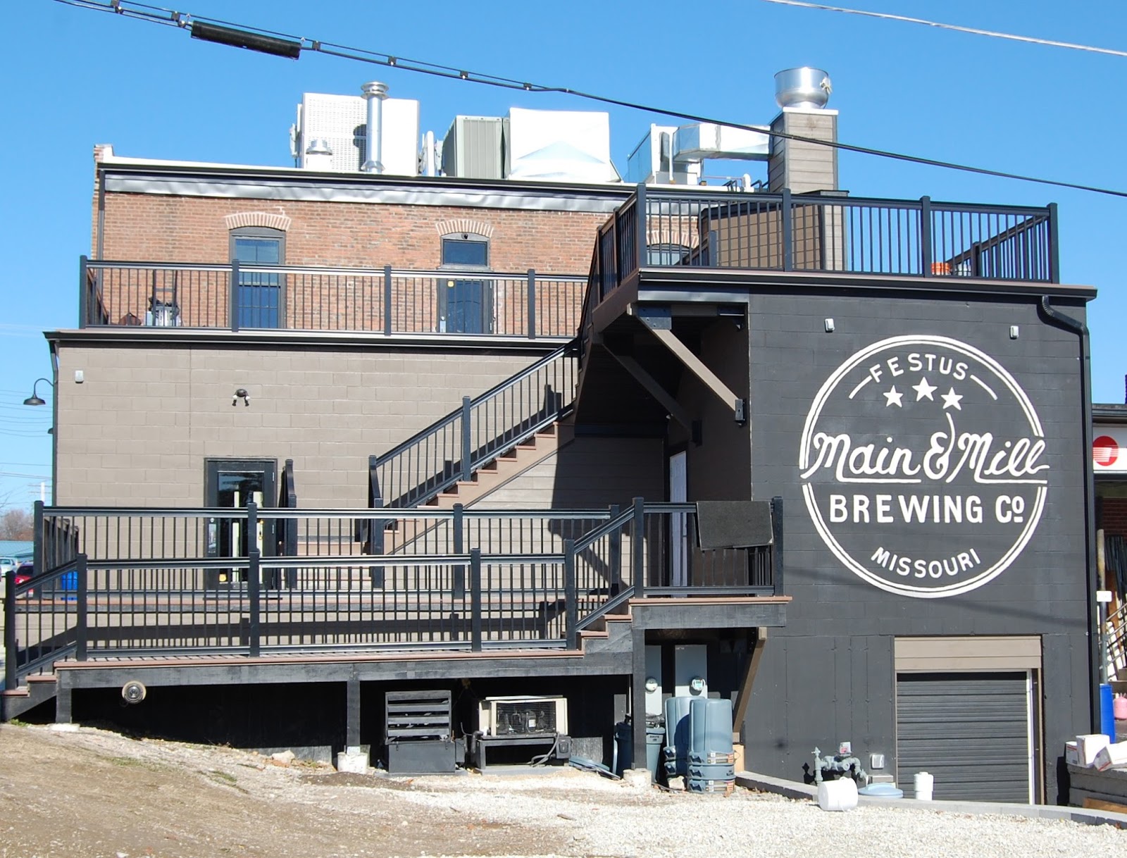 Eat and Critique ! Main & Mill Brewing Company