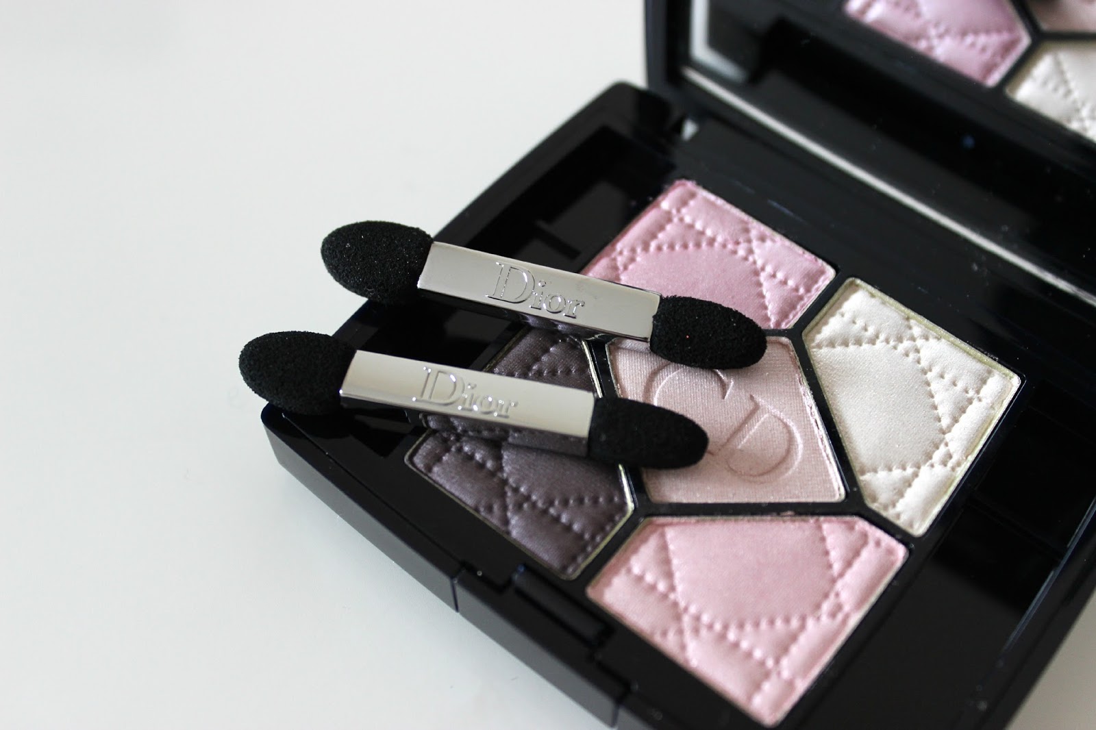 A picture of Dior Couture Colour Eyeshadow Palette in 834 Rose Porcelaine