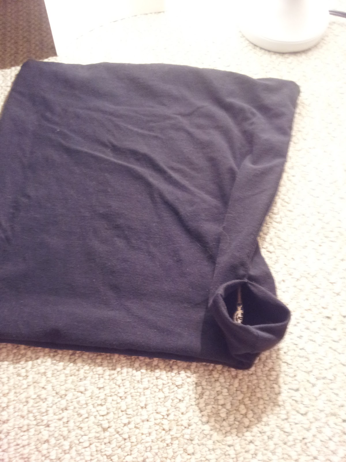Trash Talk: How to: Make a T Shirt Pillow and a Ruffled Pillow Cover