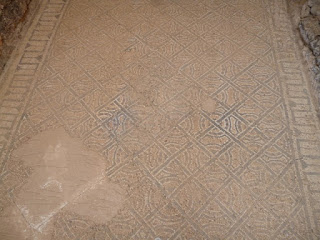 Mosaico con decoración geométrica