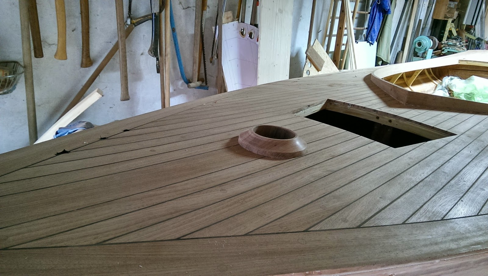 Building a 16' East Coast Melonseed Skiff Further details of the deck