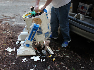 R2-D2 with smashed Lego Bricks on Endor.