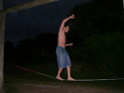 Douglas mandando bem no slackline