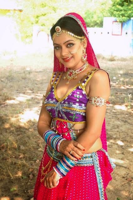 Latest 13 Photos of Gujarati Actress Kiran Acharya 