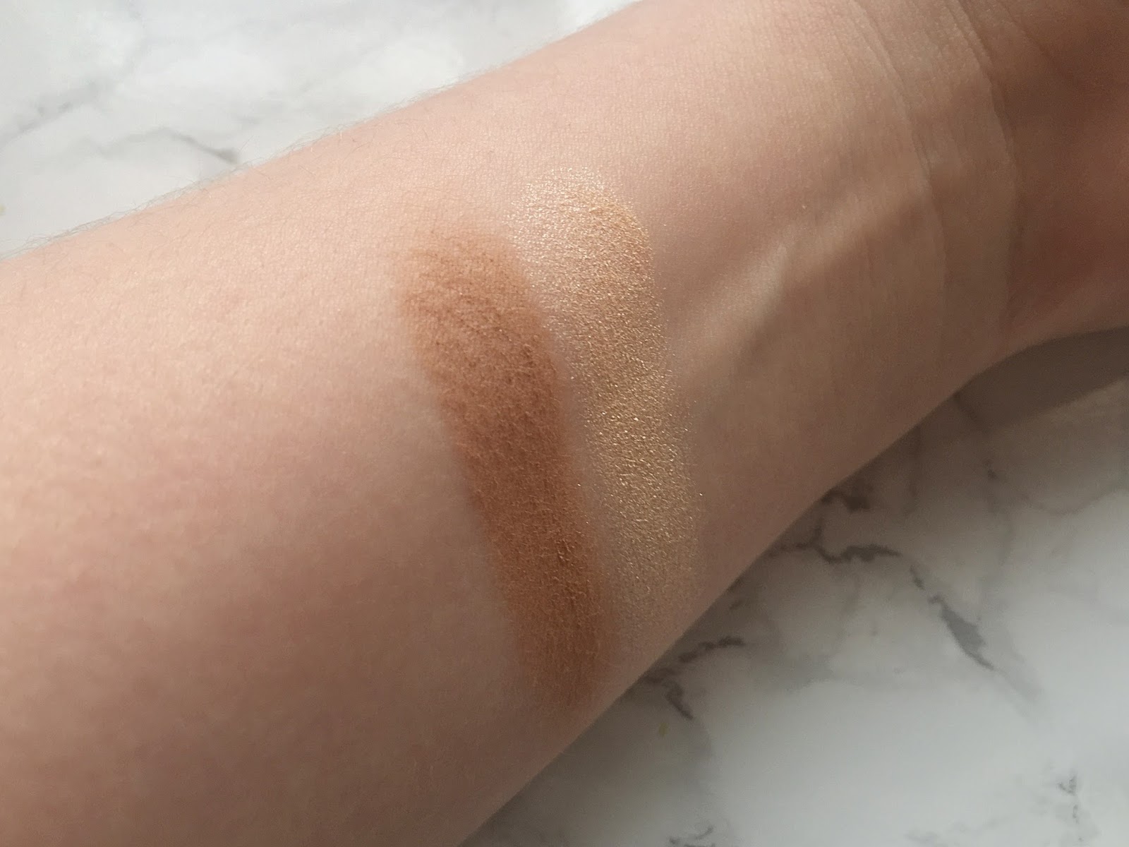 Sleek Face Contour Kit in Light Swatched