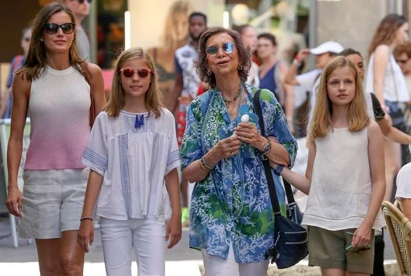 Queen Sofia, Queen Letizia, Princess Leonor and Infanta Sofia went for a walk in the downtown of Palma de Mallorca