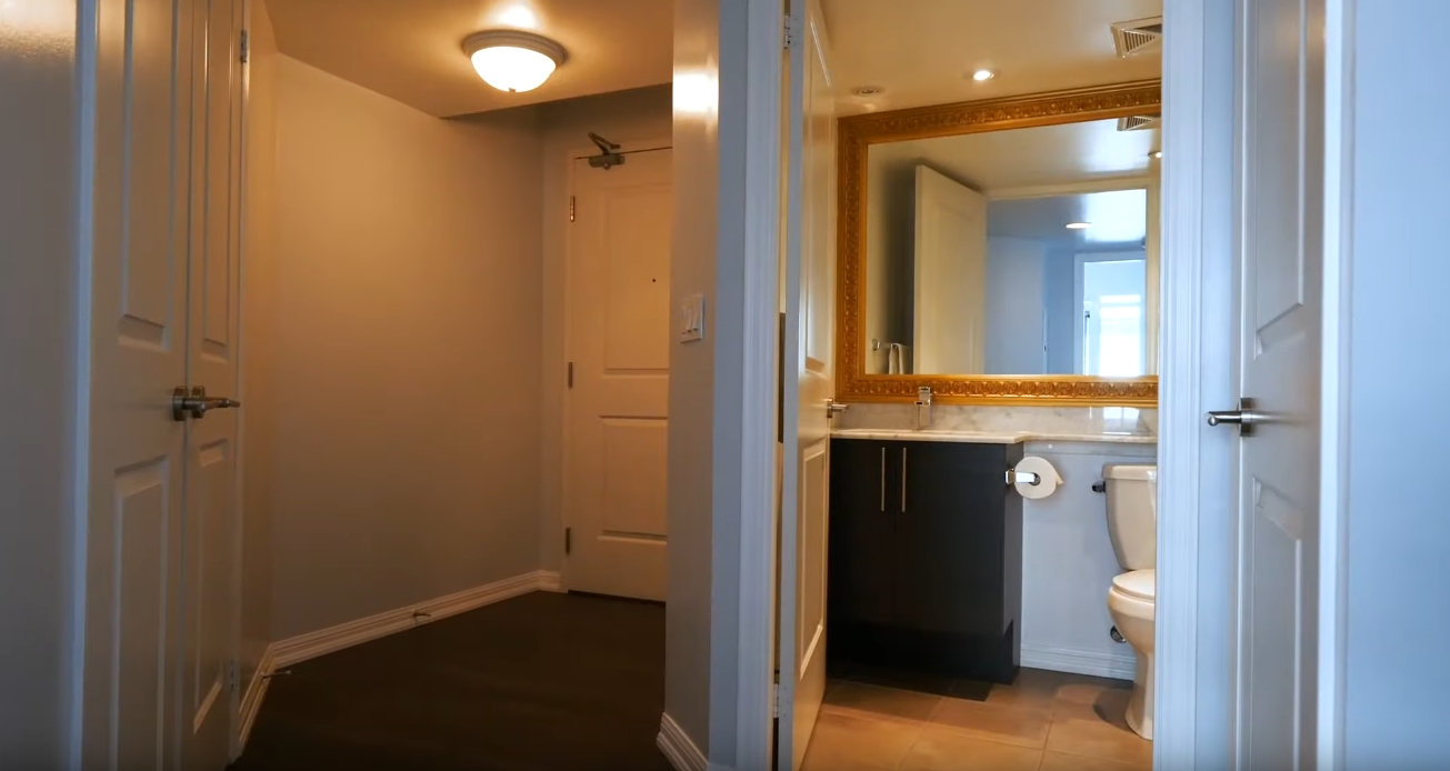 18 Photos vs. 85 E Liberty St #105, Toronto Condo Interior Design Tour