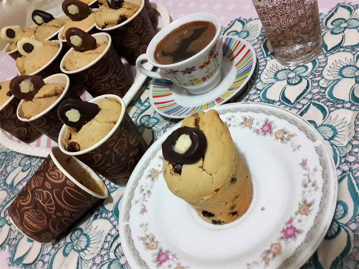 Kahveli Üzümlü Cupcake ve Caking Kahveli Üzümlü Cupcake ve Caking