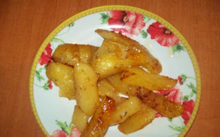 CARTOFI LA CUPTOR CU ROZMARIN