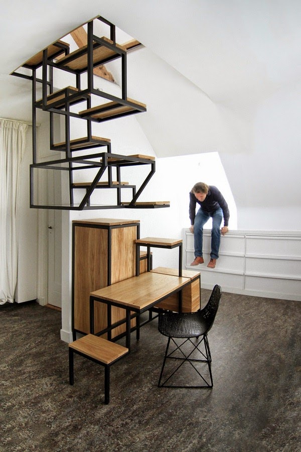 Staircase and desktop at the same time