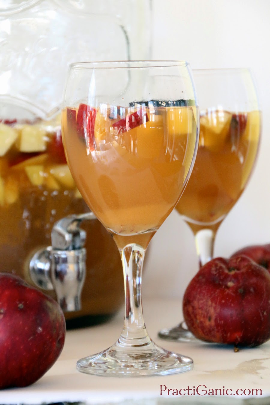 Sparkling Ginger & Apple Cider Sangria