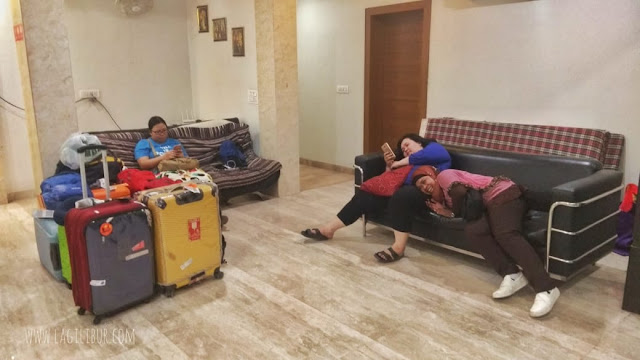 Ngemper di Lobby Hotel Nutan Krishna