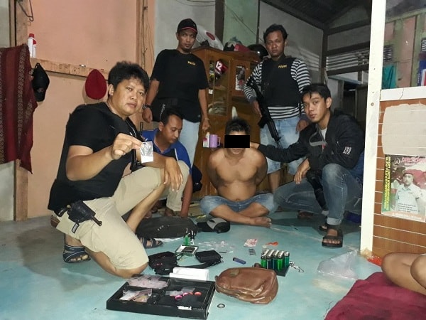 Polsek Tayan Hilir Sanggau amankan 41 bungkus Sabu Polsek Tayan Hilir Sanggau amankan 41 bungkus Sabu