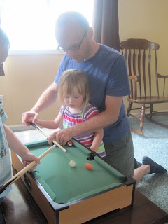 Mini pool table