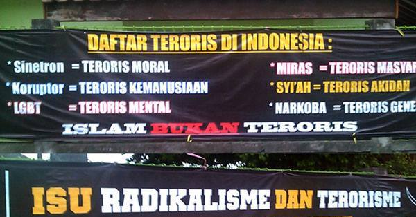 Spanduk "DAFTAR TERORIS DI INDONESIA" Beredar