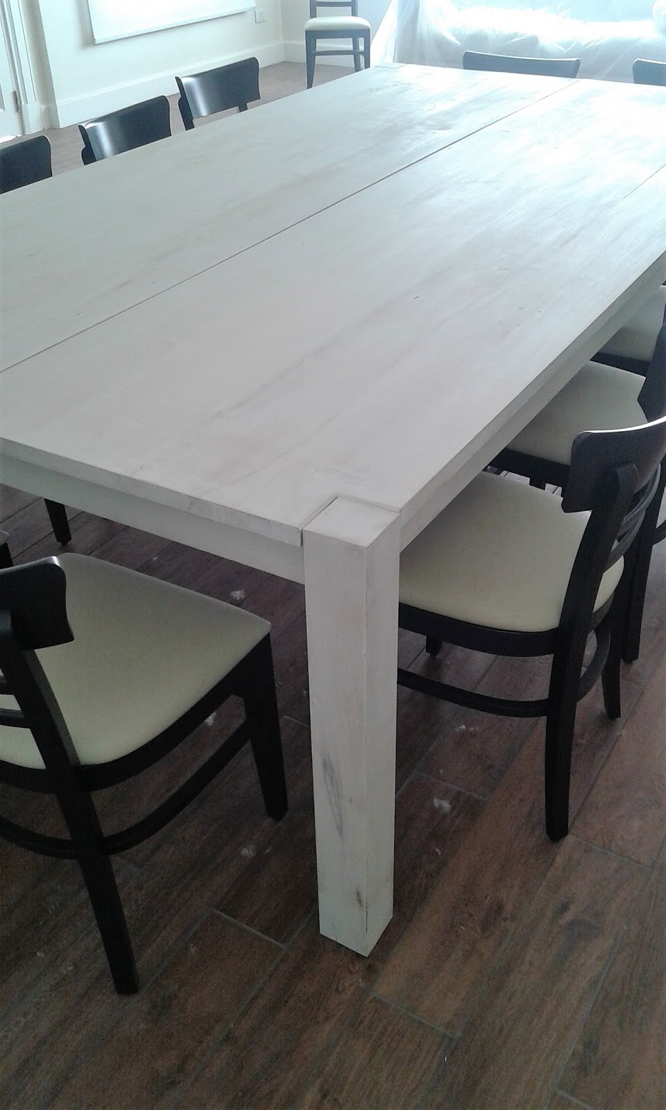 Deco Project. Reciclados de Muebles y Objetos. Funes, Santa Argentina: Blanco Lavado. Wash Color. en mesas