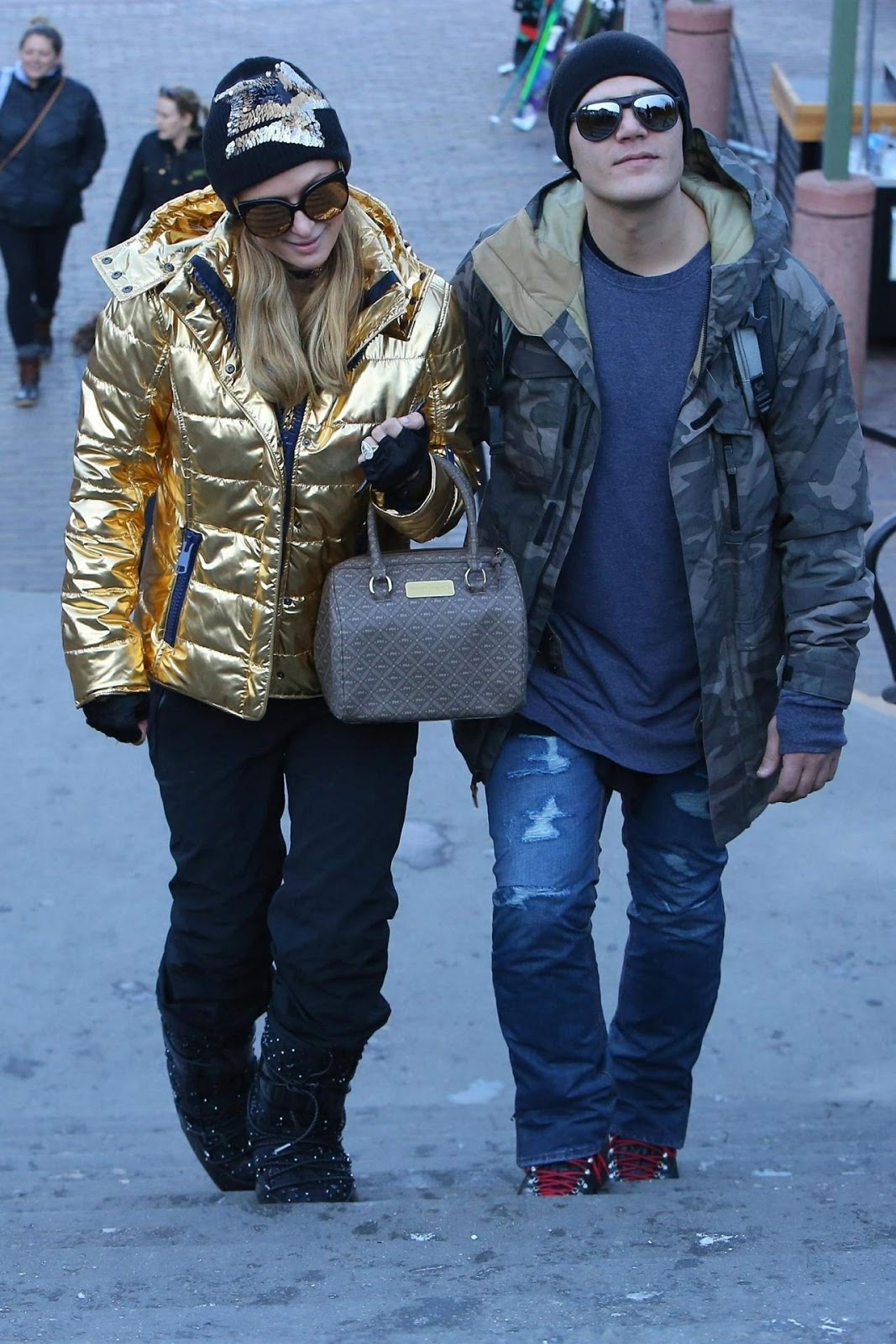 Paris Hilton and Chris Zylka Stroll Photos in Aspen - Hollywood Stars