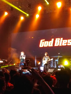 Pengalaman Nonton Konser God Bless dan Europe Dalam Satu Panggung di Volcano Rock Festival