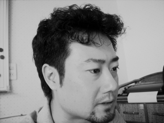 高雄除蟲除白蟻的型男專家,第一環衛陳恩廷老闆 在夏天是除蟲、除白蟻的尖峰時間,很多顧客看到除白蟻專家第一環衛的陳老闆,不但佩服他的專業技能與齊全設備,對於帥哥型男的形象更讓許多女性顧客安心許多!