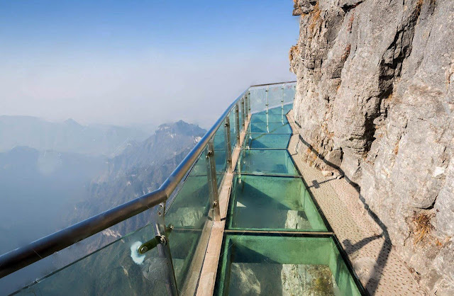 Passarela de vidro mais alta do mundo - China