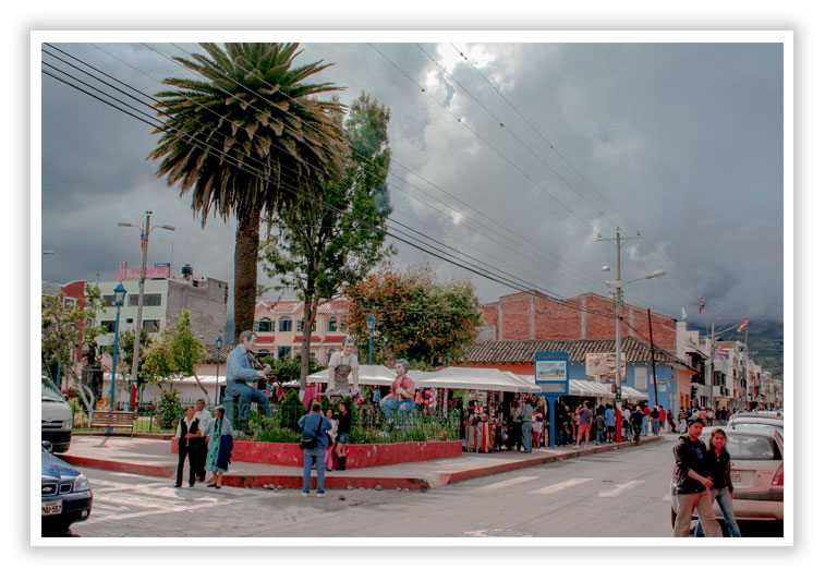 Entrada al centro de Cotacachi Ecuadorr - SuperPhotoPro