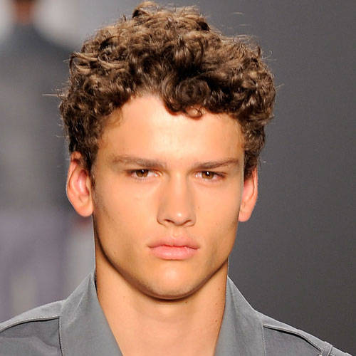 trend short curly haircut men