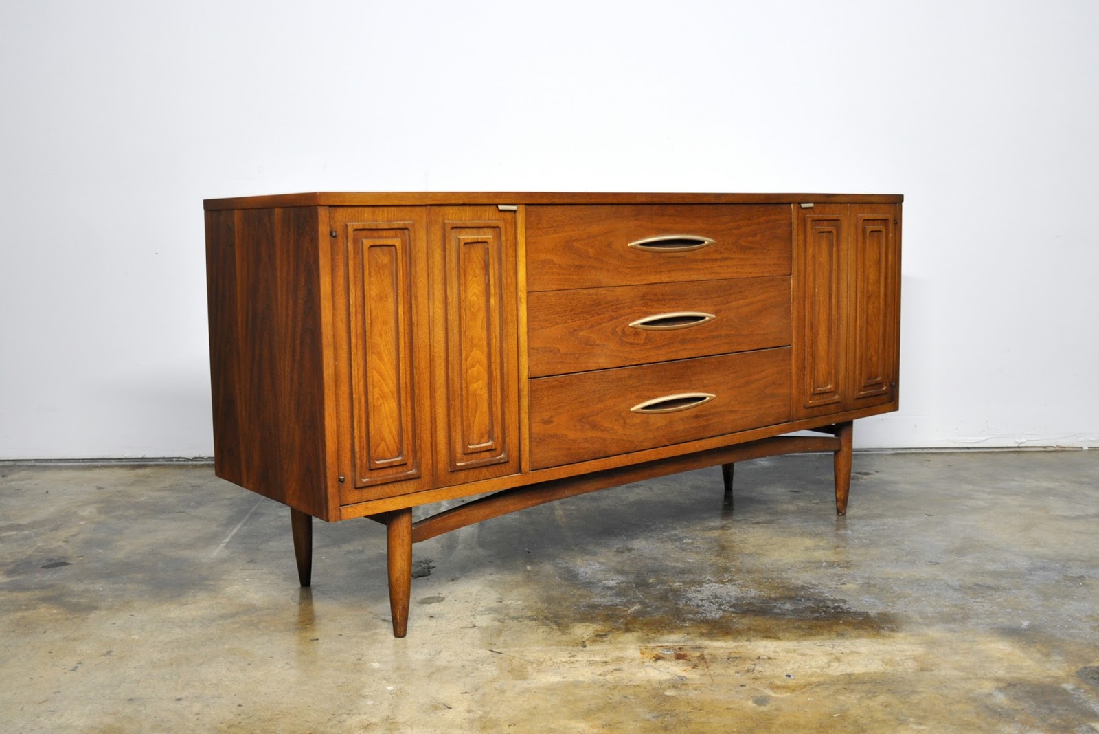 Select Modern Broyhill Sculptra Credenza Bar Buffet Sideboard