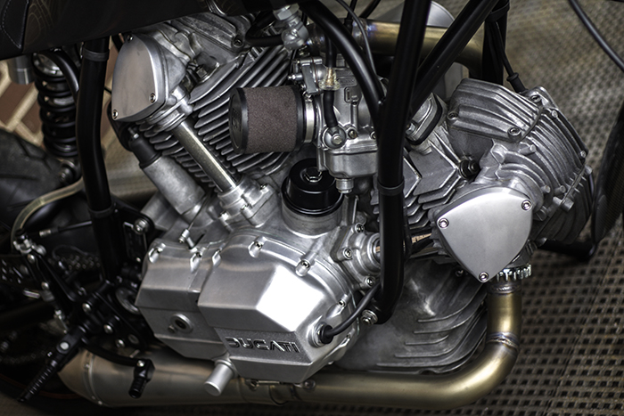 Ducati 860 Cafe Racer engine