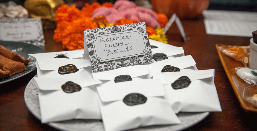 поминальные пакетики. сколько конфет дать помянуть. по сколько конфет раздают на поминки. поминальные наборы конфеты. что делать с носовыми платками которые раздают на похоронах.