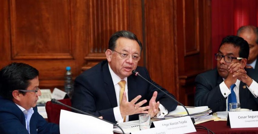 Contralor Edgar Alarcón dice que su título profesional cumplió requisitos de la UNSA Arequipa Contralor Edgar Alarcón dice que su título profesional cumplió requisitos de la UNSA Arequipa