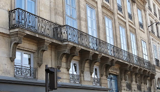 Balcon du 1 quai Voltaire à Paris