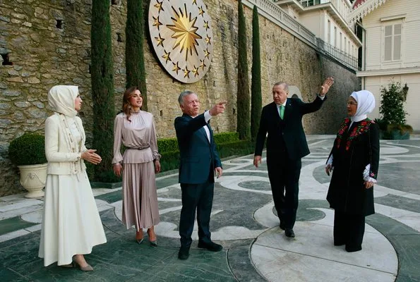 King Abdullah and Queen Rania met with President Recep Tayyip Erdogan and his wife Emine Erdogan