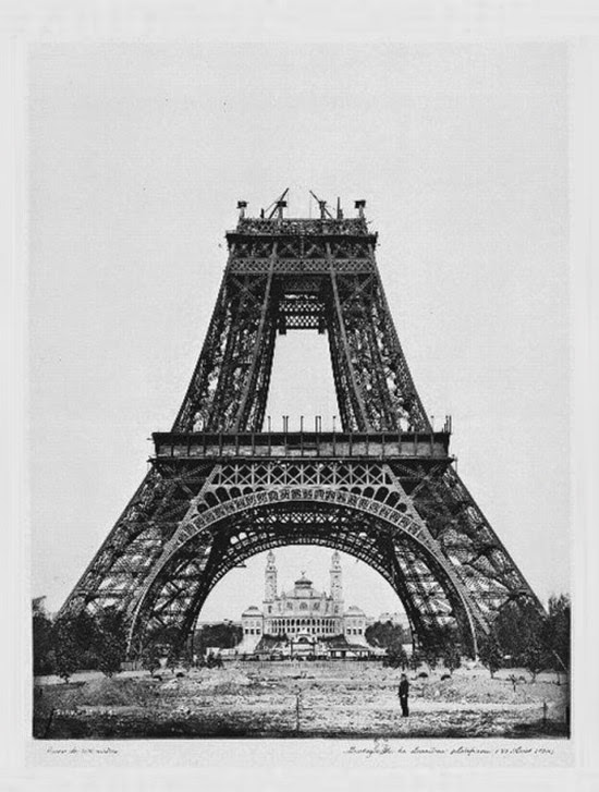 Torre Eiffel em construção