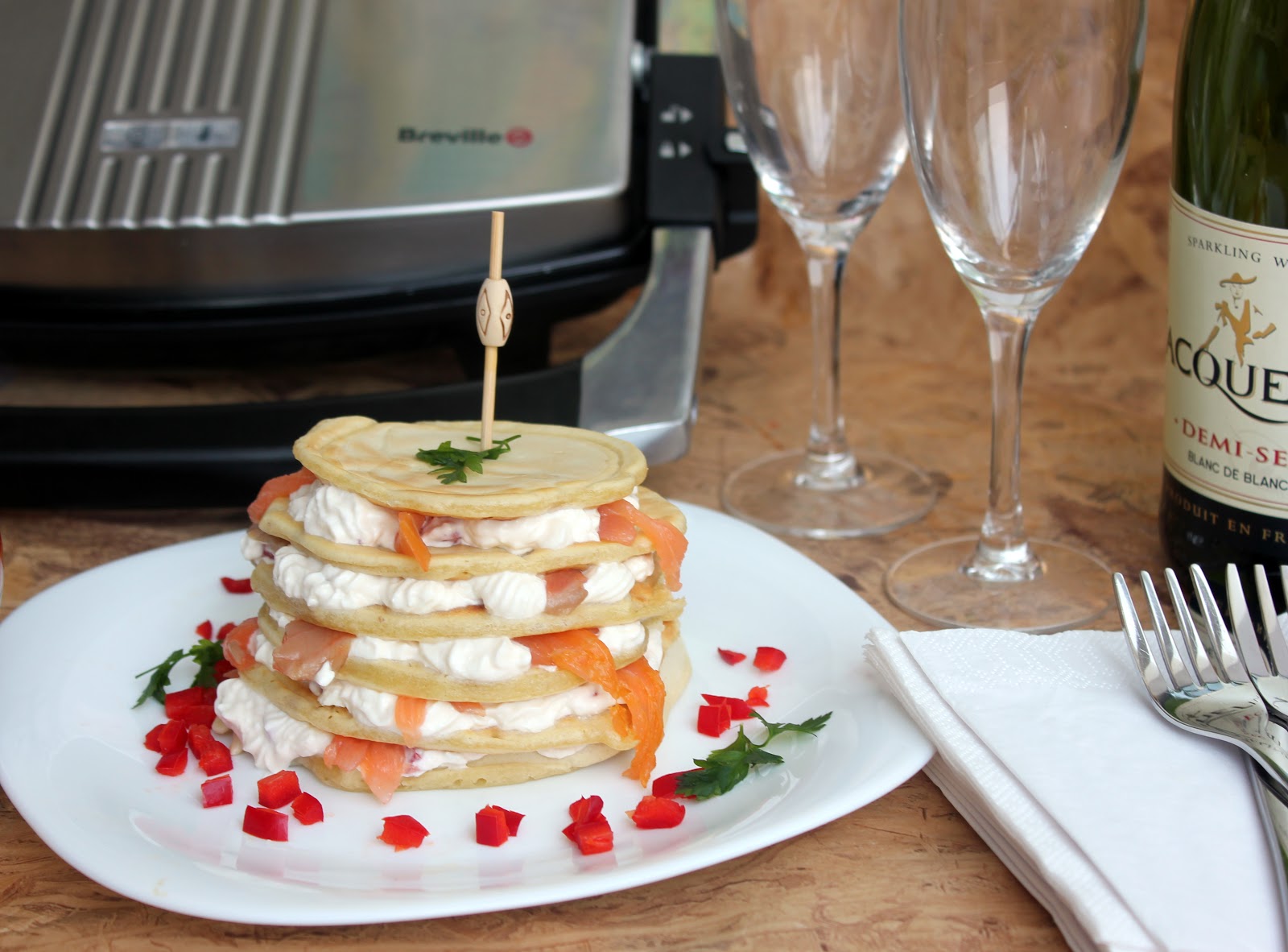 Clatite Aperitiv Cu Somon Si Crema De Branza Laurasweets Ro