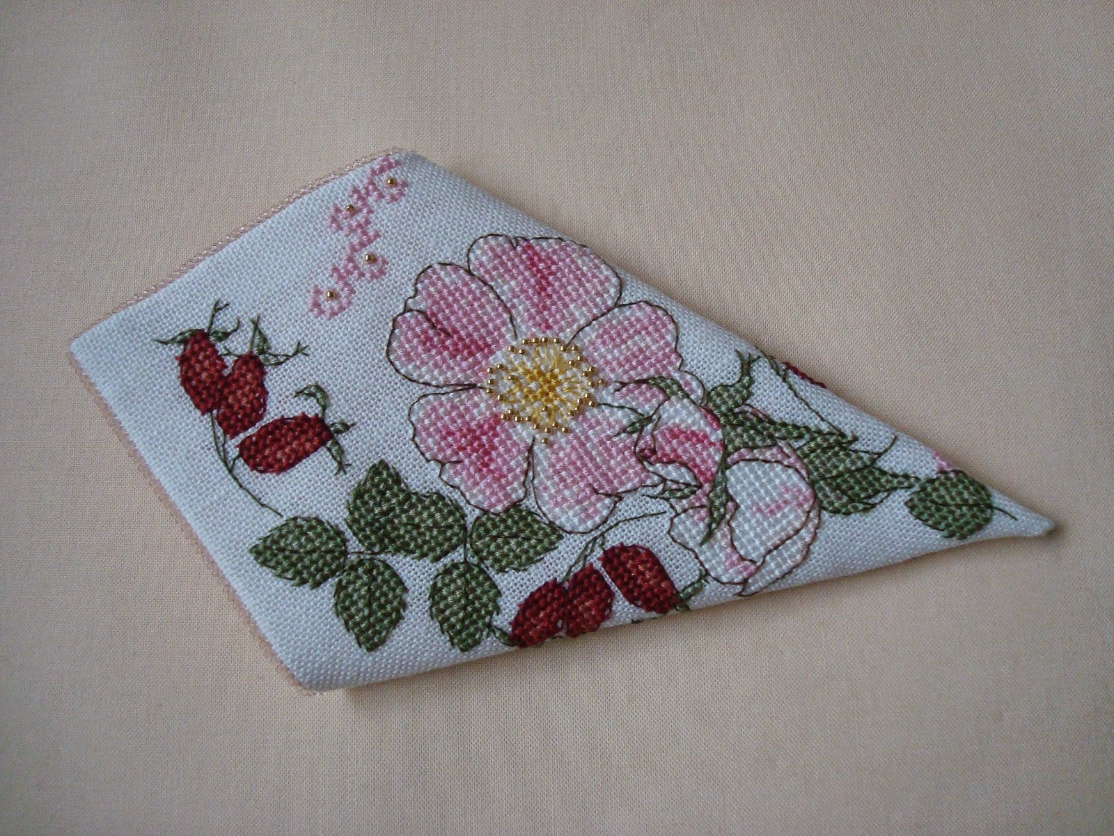 Чехол для ножниц Faby Reilly Wild Rose Scissor Case Чехол для ножниц Faby Reilly Wild Rose Scissor Case