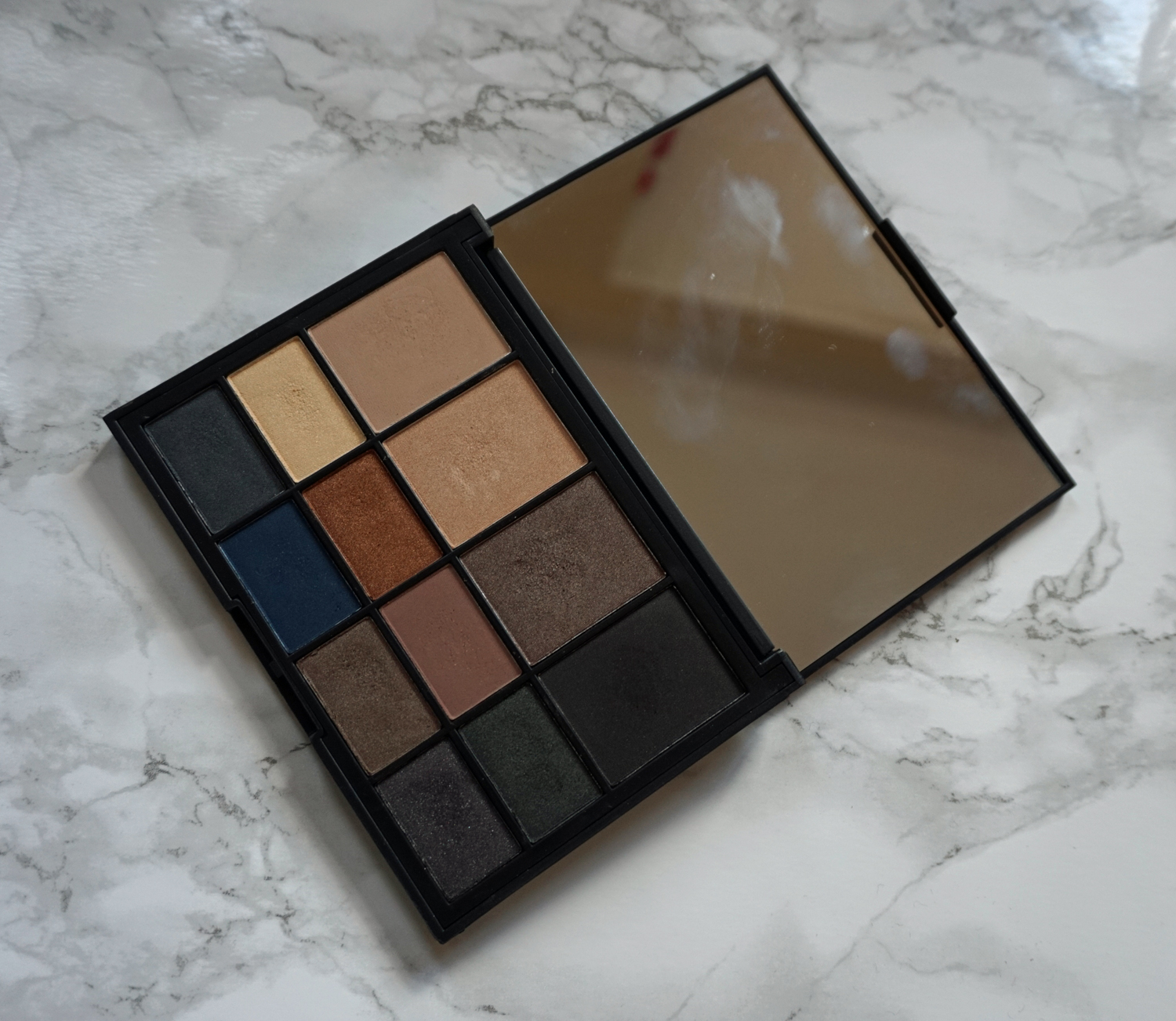 NARS L'amour toujours l'amour eyeshadow palette flatlay