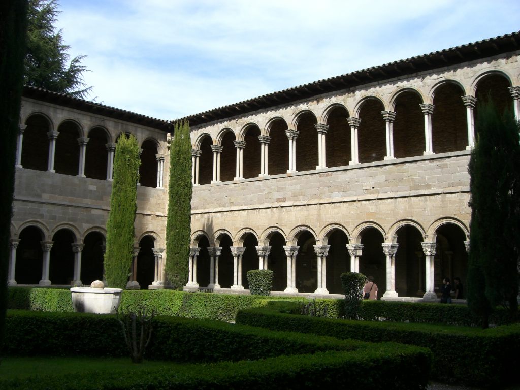 MONASTERIO DE RIPOLL ~ Beautiful places of Barcelona and Catalonia