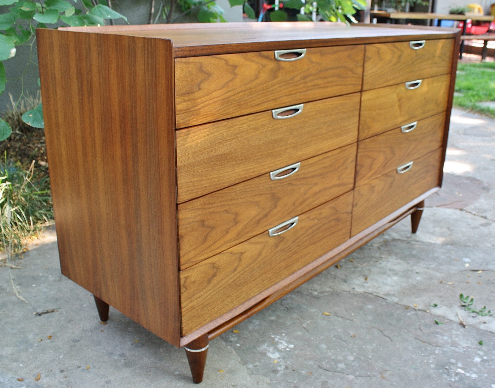 Modwerks Broyhill Accent 8 Drawer Dresser