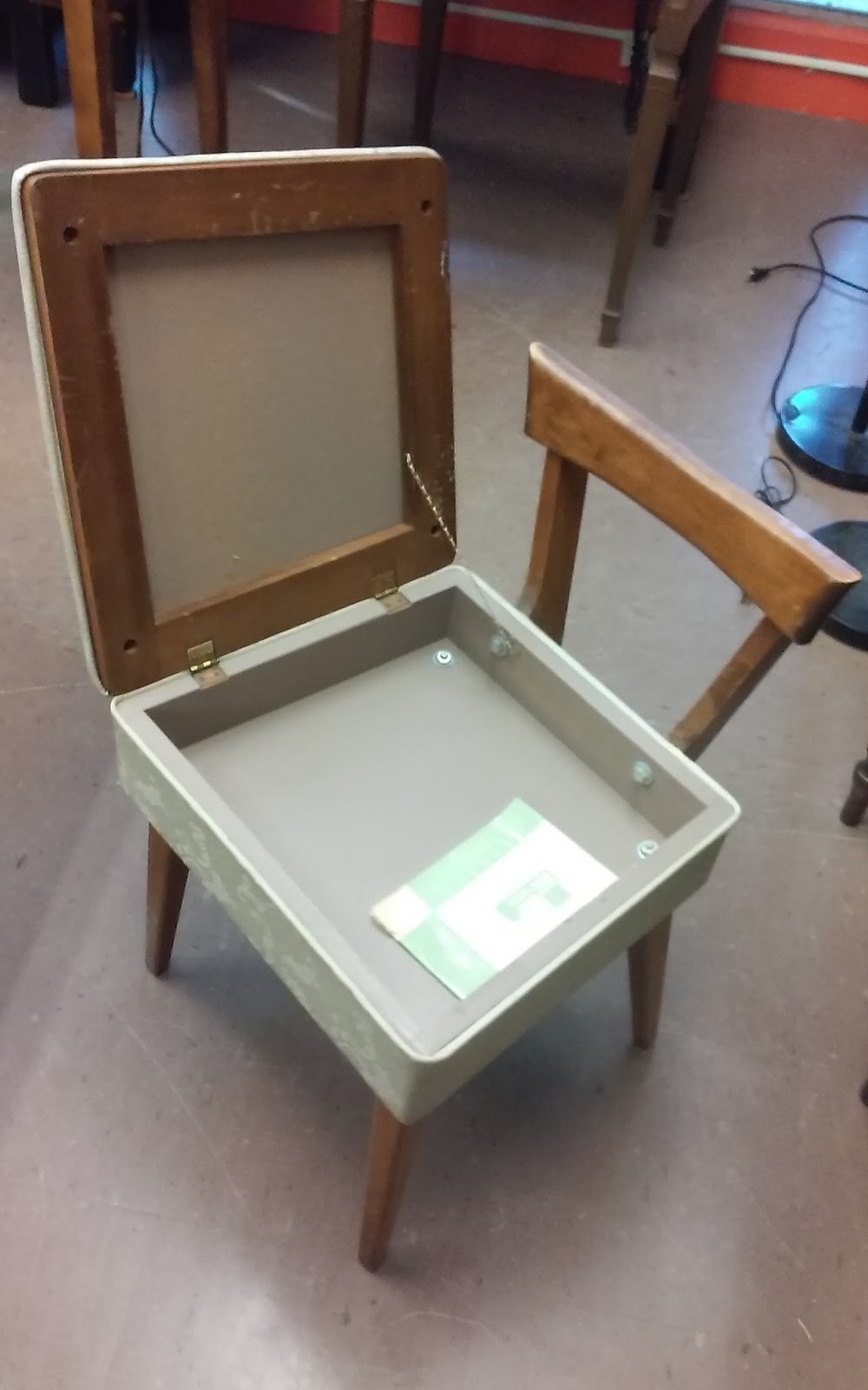 UHURU FURNITURE & COLLECTIBLES SOLD Sewing Machine Bench 30