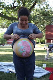 Spinning Babies Gail Tully is the developer and creator of Belly Mapping. Belly Mapping is a 3-step process to estimate your baby's position in the womb. Many pregnant people can estimate with fairly good accuracy in their last trimester of pregnancy.